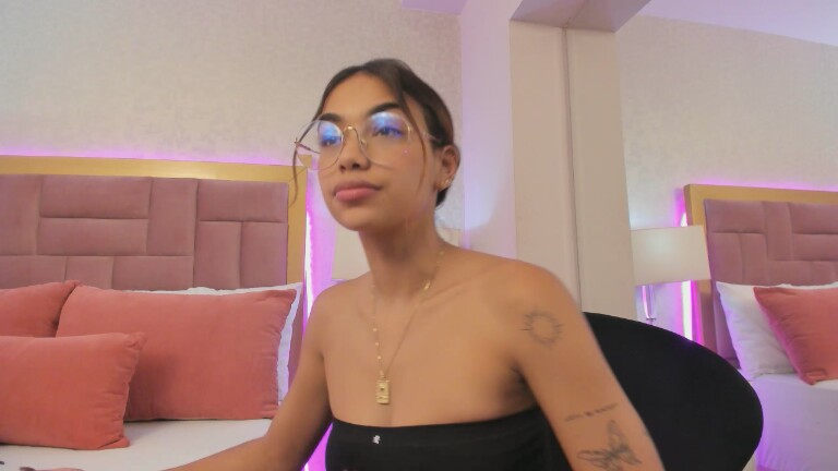 AnnieAdaams's Streamate show and profile