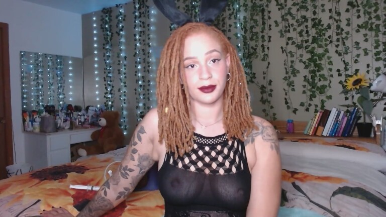 LittleRedBabyyy's Streamate show and profile