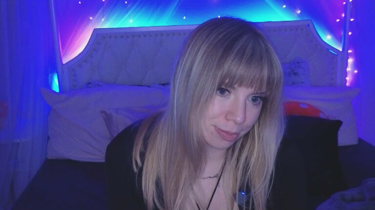 The_Blondiee's Streamate show and profile