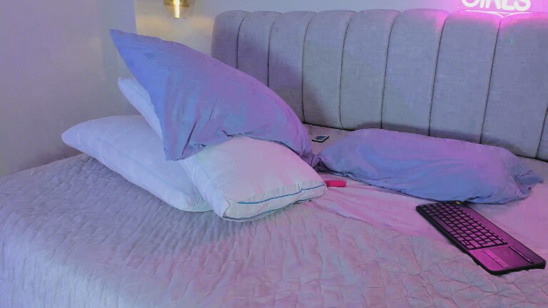 AgathaAluna's Streamate show and profile