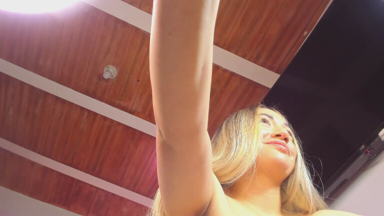 Sara019's Streamate show and profile