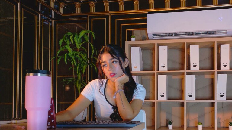 GigiPrice's Streamate show and profile