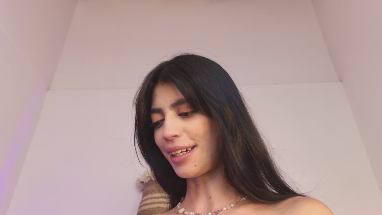 SaraFernandez's Streamate show and profile