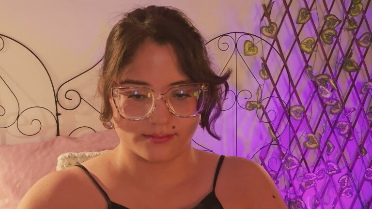 HaileyBunny_18's Streamate show and profile