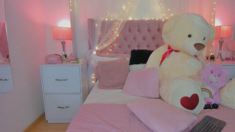 AlexandraWinterr's Streamate show and profile