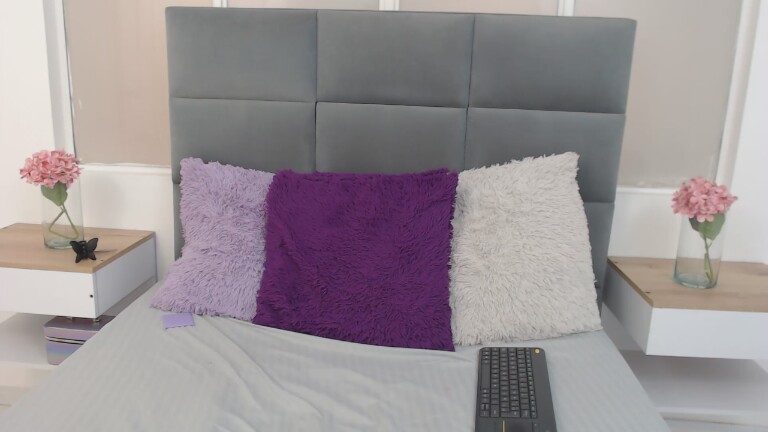 EllieBella's Streamate show and profile