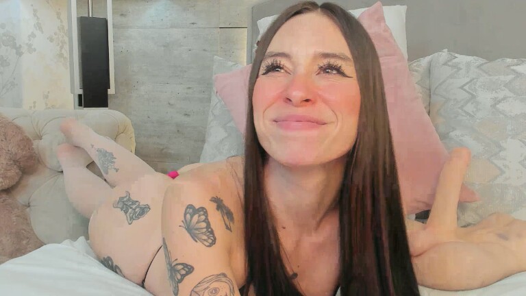 TaniaKatts's Streamate show and profile