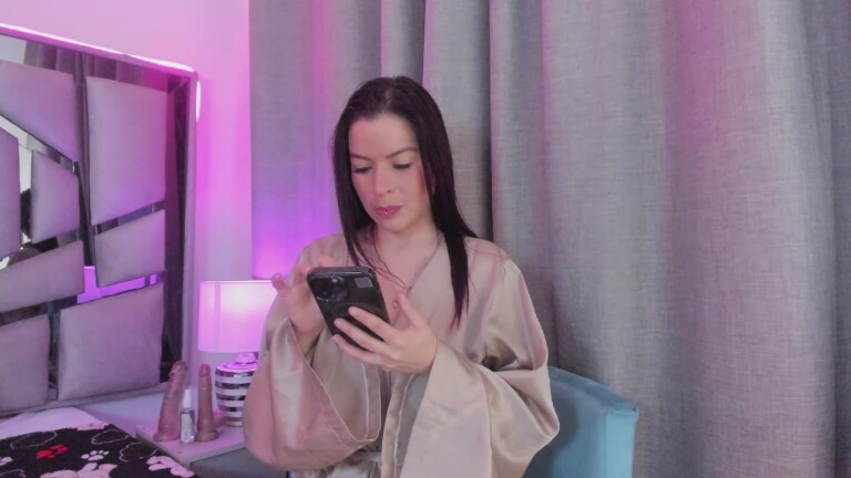 VALERIASAEENZ's Streamate show and profile