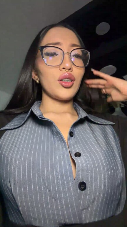 NaomiBendz's Streamate show and profile