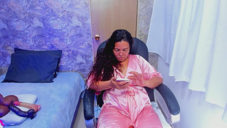 MatureePure's Streamate show and profile