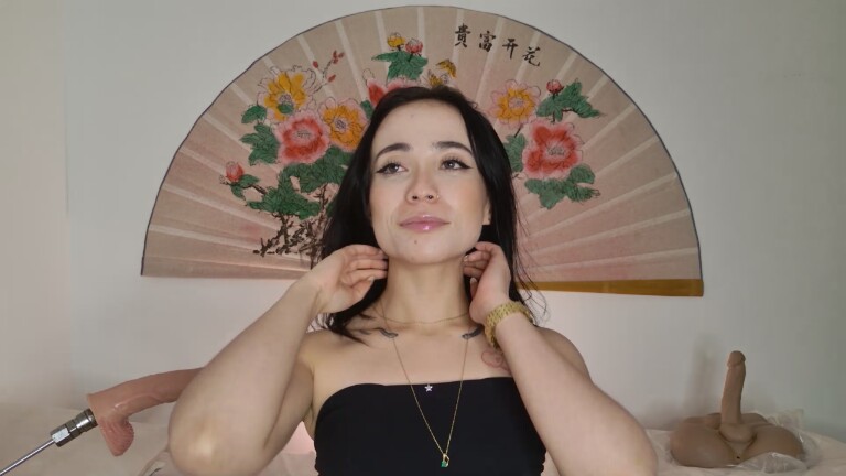 SweetSara33's Streamate show and profile