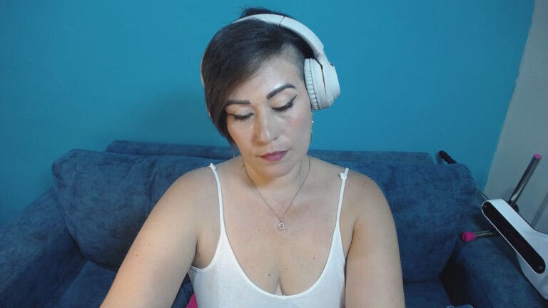 Gaby_Cutee's Streamate show and profile