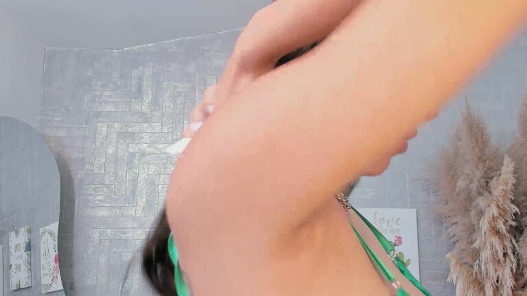 SaraBacker's Streamate show and profile