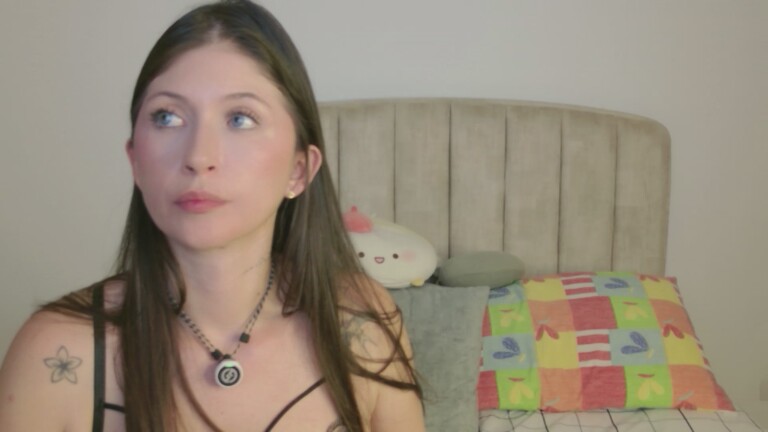 EmmaShaykk's Streamate show and profile