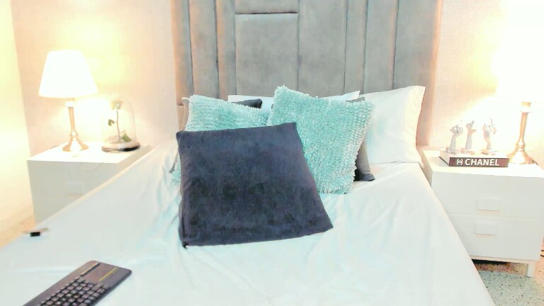 ZairaAbad's Streamate show and profile