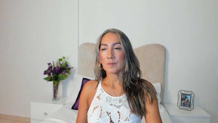 MaliaDavis's Streamate show and profile