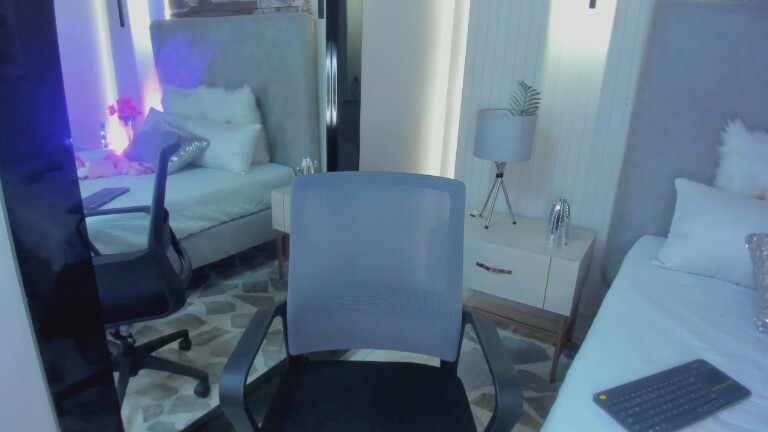 Violeta_Maddox's Streamate show and profile