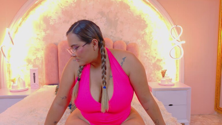 Mia_Laurent's Streamate show and profile