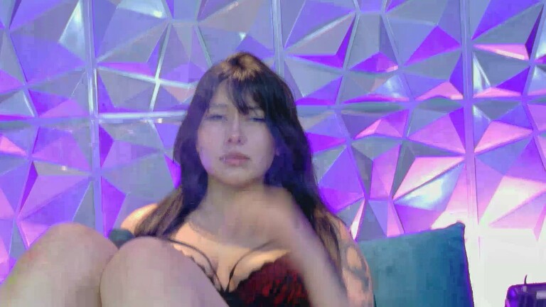 SukiChan's Streamate show and profile