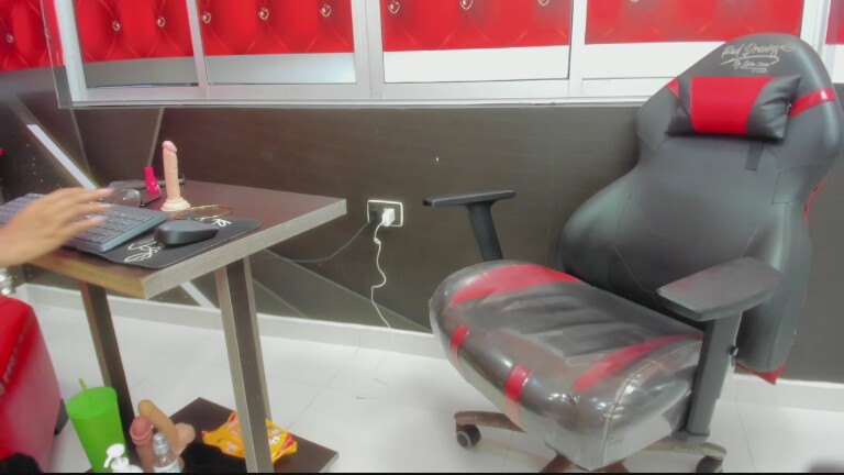 Lawuaifu121's Streamate show and profile