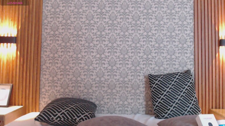 Charlotte_18's Streamate show and profile