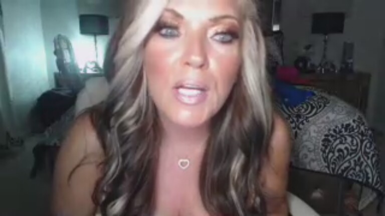 LexisLove's Streamate show and profile