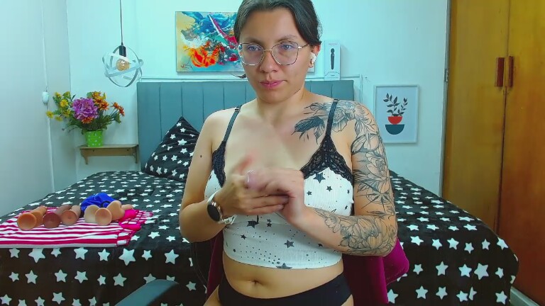 Lucia_s's Streamate show and profile