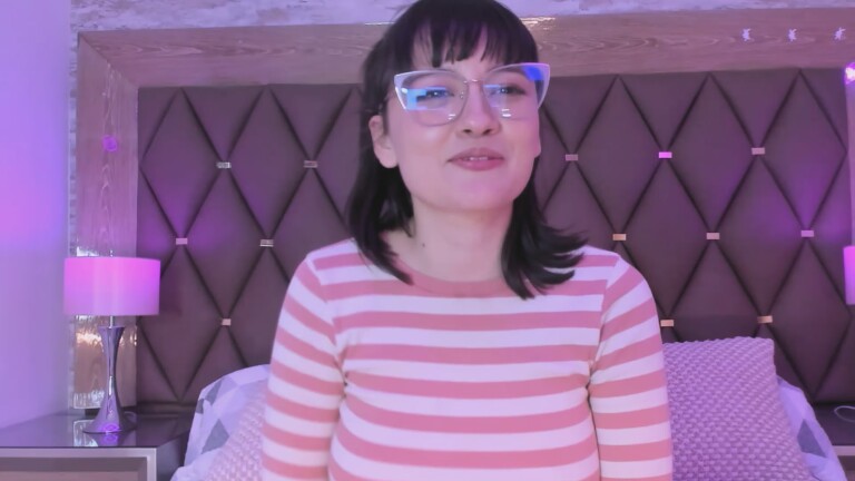 EmilyBroks's Streamate show and profile