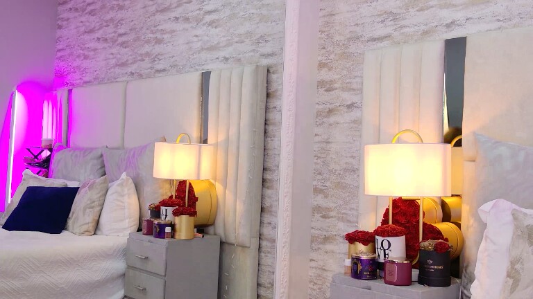 AlessiaDicarloo's Streamate show and profile