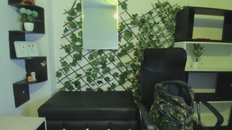 AgathaLeon28's Streamate show and profile