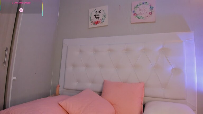 NicoleParker111's Streamate show and profile