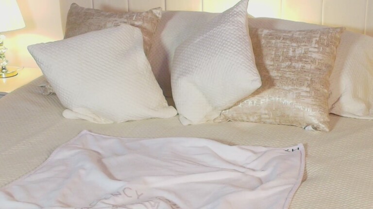 SamiLewis's Streamate show and profile