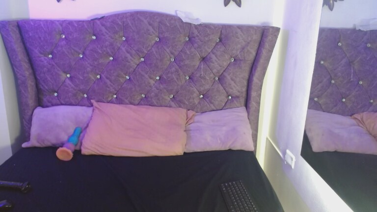 Nekone69's Streamate show and profile