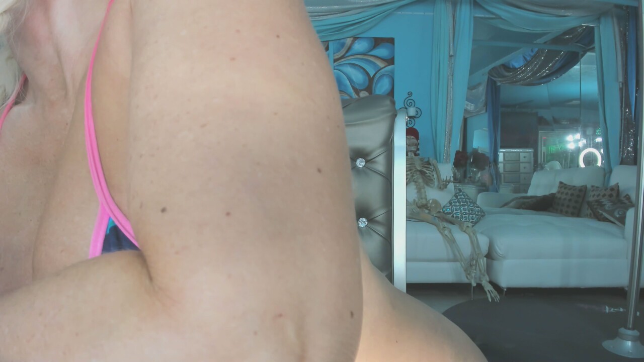 ADRIANNA777
